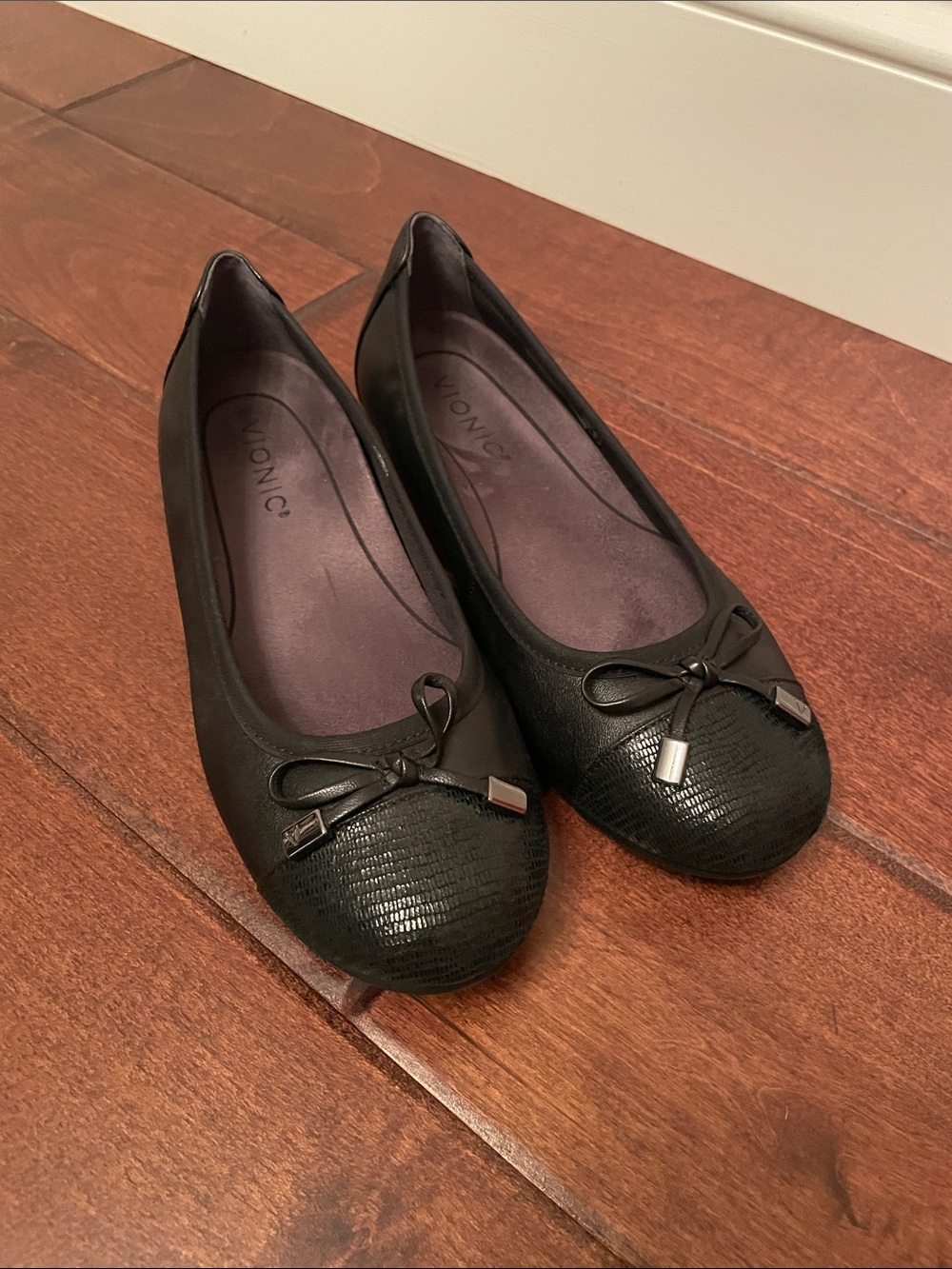Vionic Black Textured Toe Ballet Flats with Bow